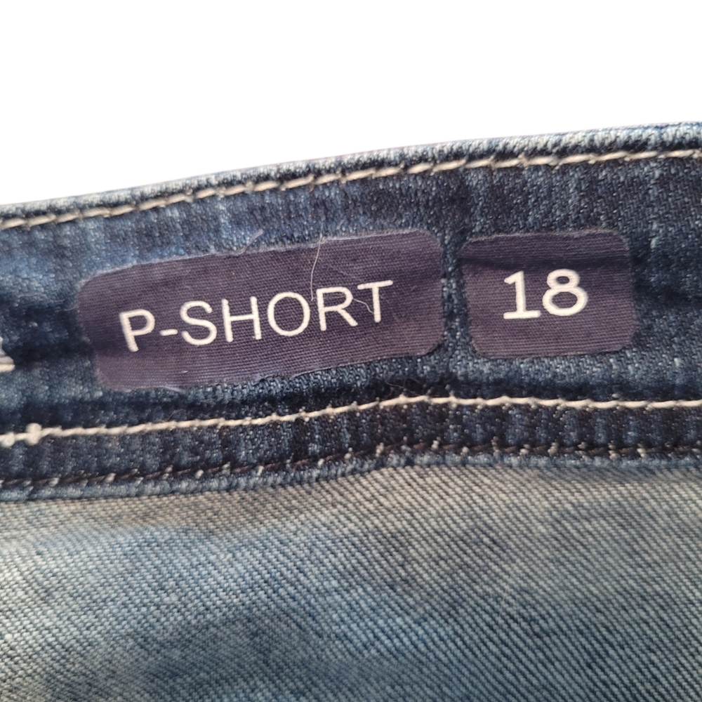Grace in LA embellished denim P Short - 18.          F60 - Picture 5 of 12